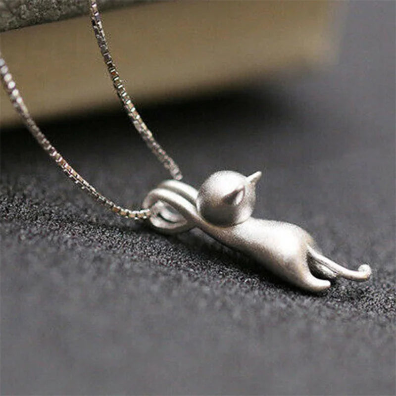 Huitan Cute Cat Necklace Women Black /White Animal Pendant Y2K Girls Neck Accessories Daily Wear Party Trendy Jewelry Fancy Gift