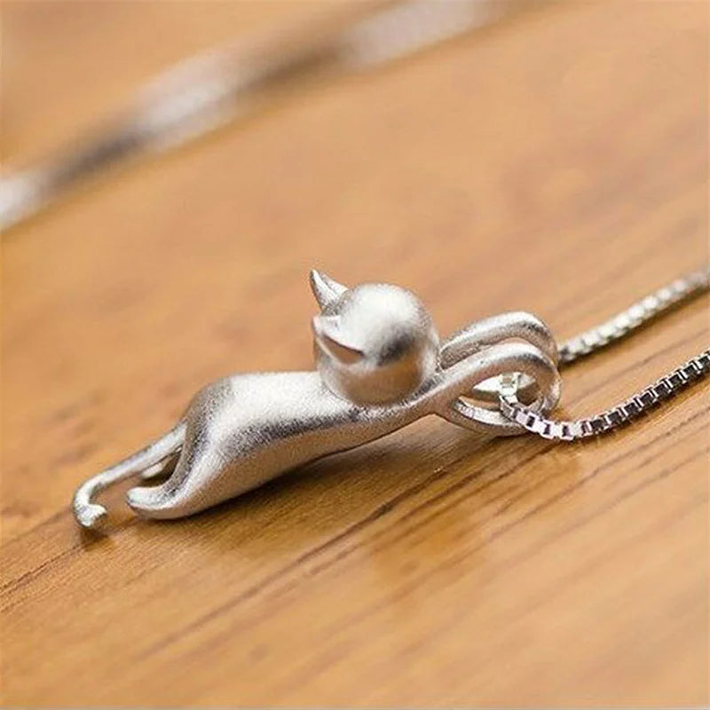 Huitan Cute Cat Necklace Women Black /White Animal Pendant Y2K Girls Neck Accessories Daily Wear Party Trendy Jewelry Fancy Gift